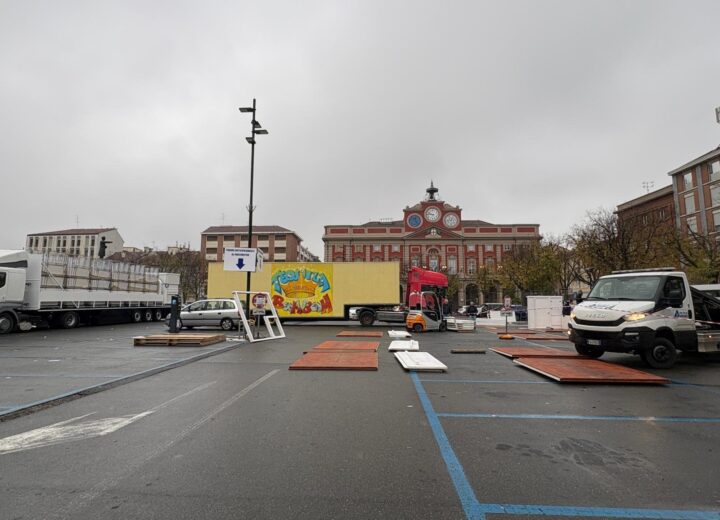 In piazza della Libertà il Villaggio di Natale e la ruota panoramica