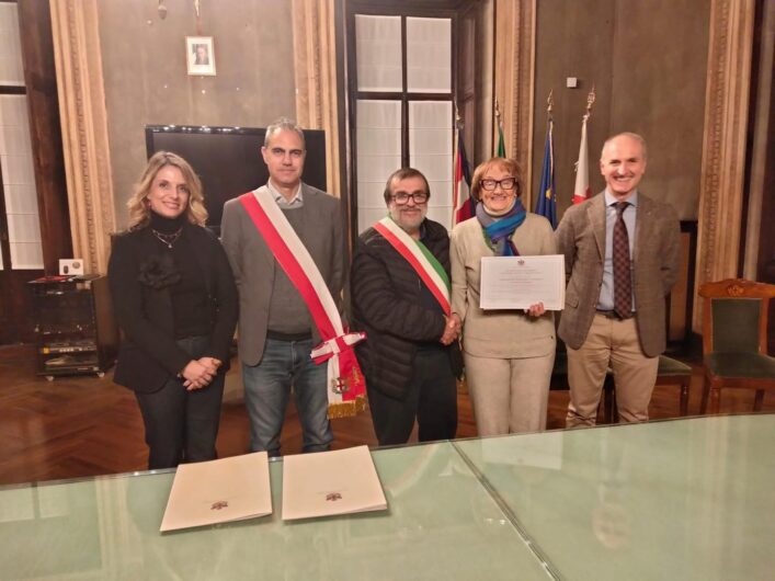 Ad Alessandria premiati i “nonni vigili”, ex agenti in pensione impegnati ogni giorno davanti alle scuole