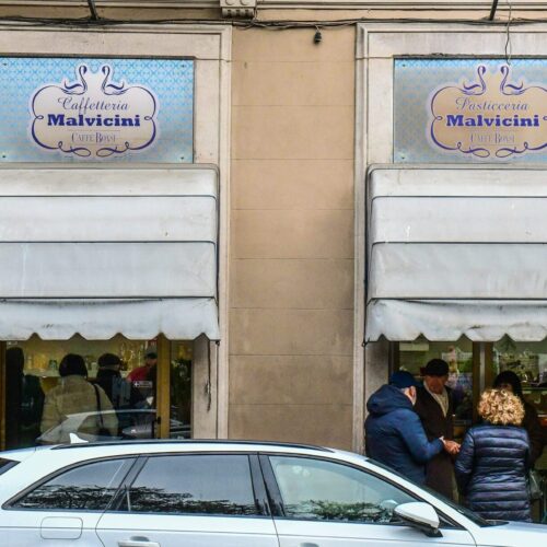 Tanti alessandrini alla Pasticceria Malvicini per l’ultimo giorno di apertura