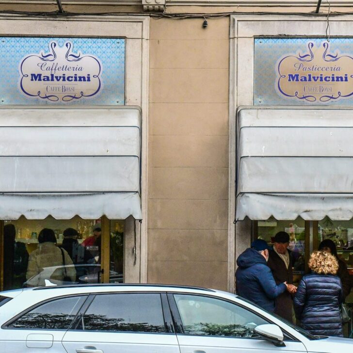 Tanti alessandrini alla Pasticceria Malvicini per l’ultimo giorno di apertura
