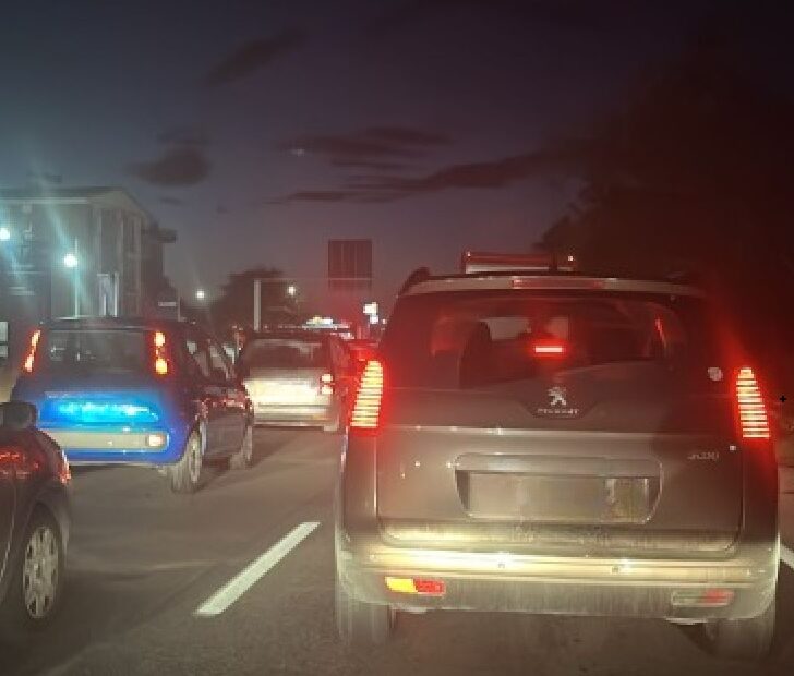 Pomeriggio di disagi lungo la Ss10. Dopo incidente verso Spinetta ora code in direzione Alessandria