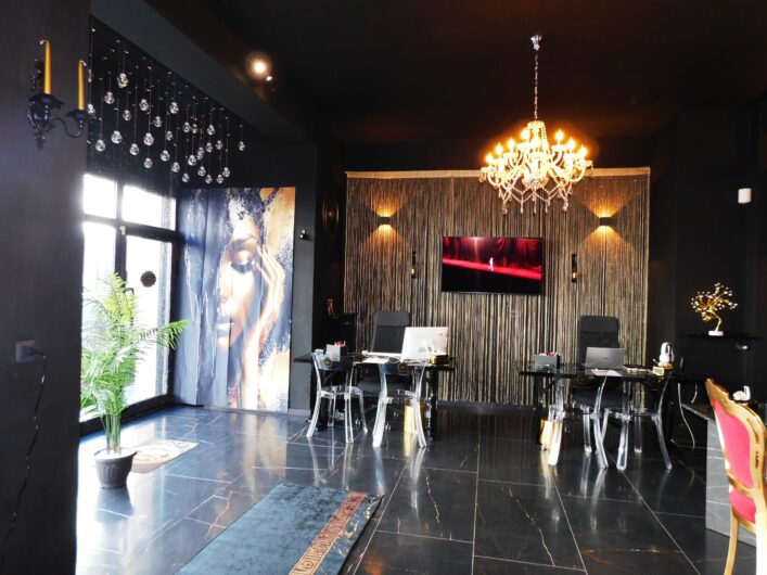 A Valenza Italian Models Agency: Management, Formazione e Tutela per il Mondo dello Spettacolo, Cinema e Moda 