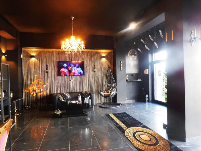 A Valenza Italian Models Agency: Management, Formazione e Tutela per il Mondo dello Spettacolo, Cinema e Moda 