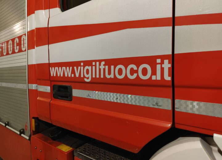 Vasto incendio di un capannone a Casal Cermelli: sul posto i Vigili del Fuoco