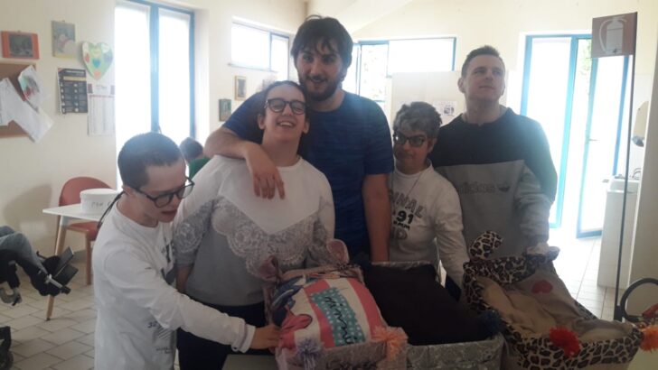 I ragazzi del centro Sole Luna in aiuto al gattile Panciaallegra: “Così abbiamo scoperto di essere utili”