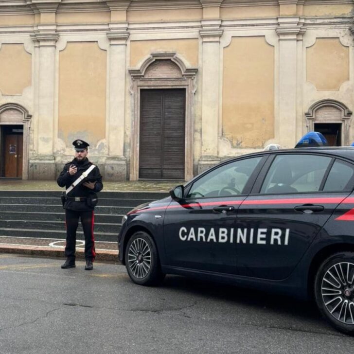 Rubati un telefono, soldi e l’auto del prete nella canonica di Pieve Porto Morone: due denunce