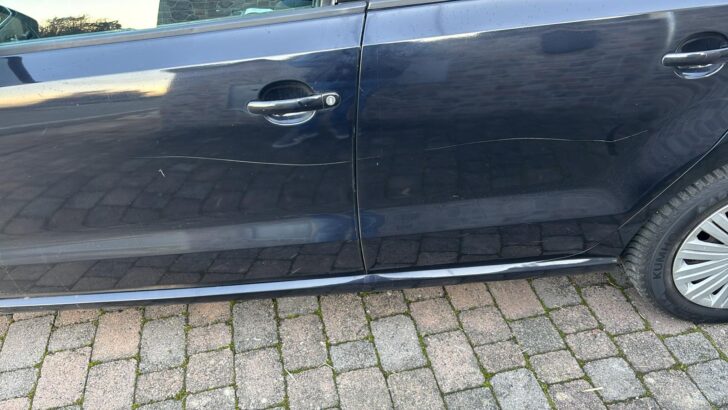 Finestrini spaccati e fiancate rigate: furti e danni su auto parcheggiate