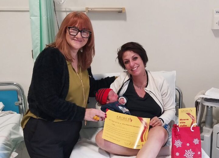 Il dono di Natale di sei neonati: donato il cordone ombelicale per salvare altri bambini