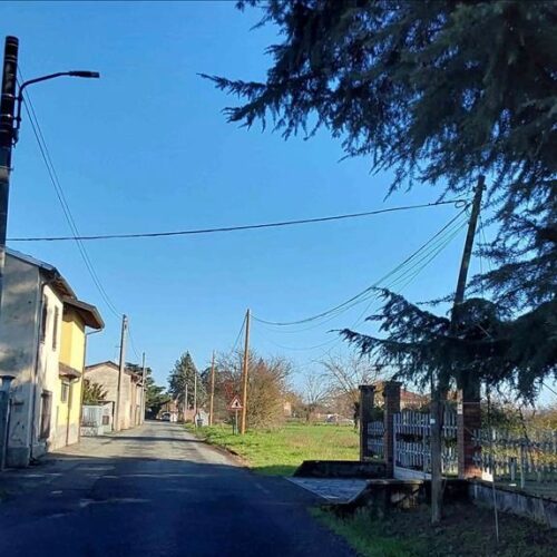 Pali pericolanti: chiusa strada Frugarolo