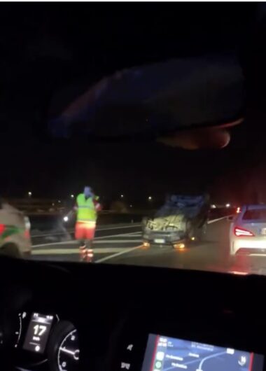 Incidente lungo la Statale 10. Auto si ribalta in direzione del bivio per Tortona