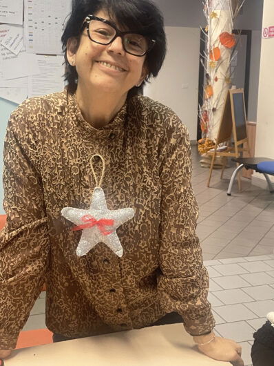 Tra i rami dell’albero del Centro SoleLuna le decorazioni che raccontano storie di condivisione