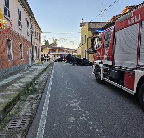 Auto si ribalta a Pinarolo Po