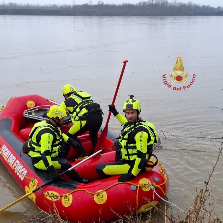 Uomo in difficoltà con la sua barca nel Po. Tratto in salvo dai Vigili del Fuoco