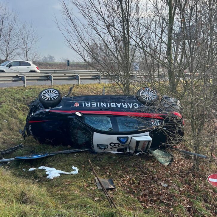 Incidente a Quattordio: auto dei Carabinieri si ribalta durante inseguimento