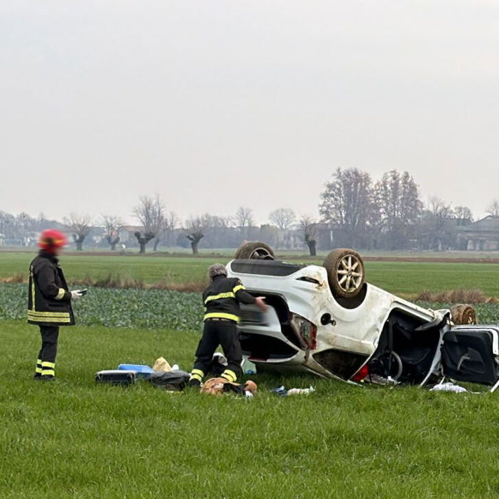 Auto ribaltata tra Litta e Mandrogne