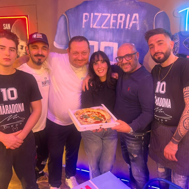 Pizze calde per riscaldare anche il cuore: il regalo del commerciante per i senzatetto