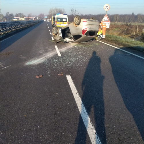 Auto si ribalta sulla SS10 tra Spinetta e Alessandria