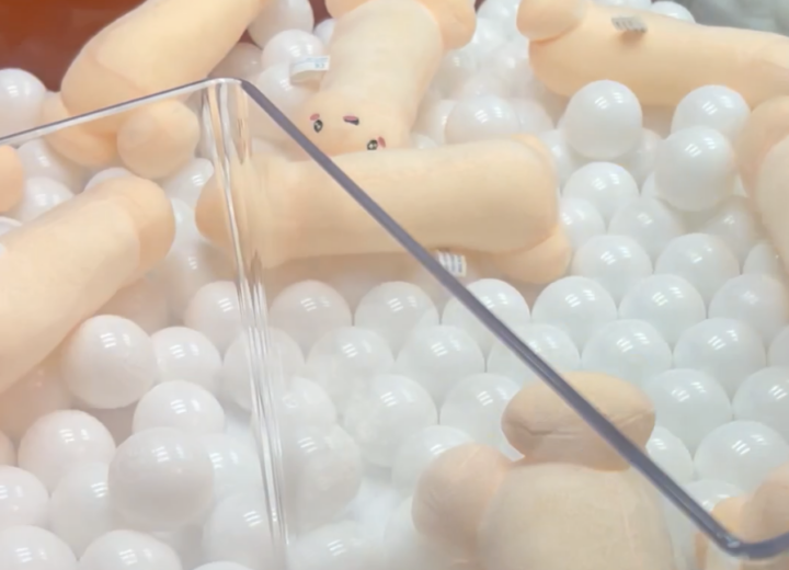 Valenza vince il premio per la polemica del c***o 2025