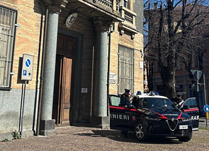 Prova a rubare cosmetici in un negozio di Tortona ma viene scoperto e arrestato
