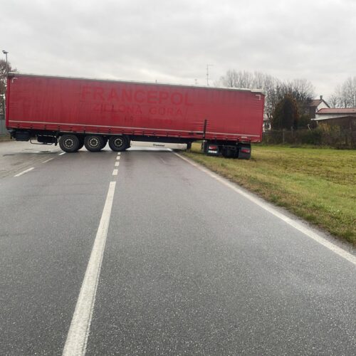 Camion finisce fuori strada: chiusa temporaneamente la Provinciale 50 tra San Germano e Vignale