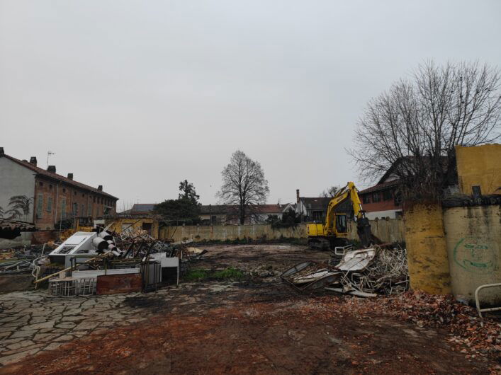 Addio all’ex locale Abanico di Castelceriolo: al suo posto un parcheggio e una piazza “da intitolare a Pertini”