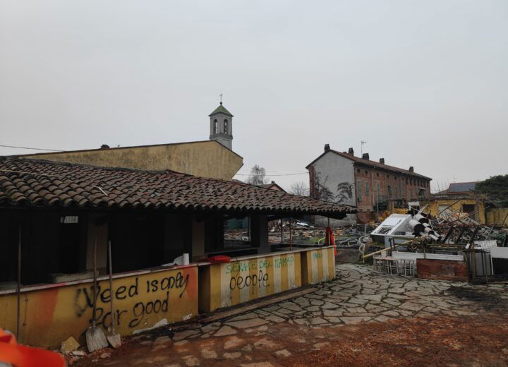 Addio all’ex locale Abanico di Castelceriolo: al suo posto un parcheggio e una piazza “da intitolare a Pertini”