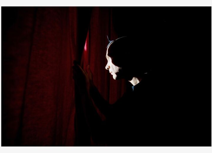 Con Brachetti dietro le quinte dei suoi spettacoli: una mostra ‘top secret’ a Casale