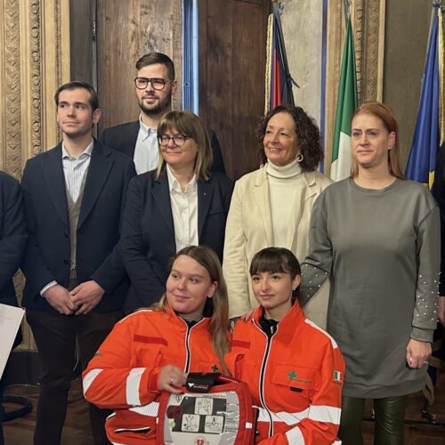 Ad Alessandria quattro defibrillatori in memoria dell’agente e volontario Croce Verde Gianfranco Demichelis