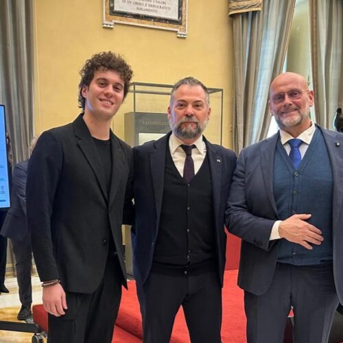 Al Forum contro l’amianto alla Camera dei Deputati il casalese Pierc canta l’Inno di Mameli