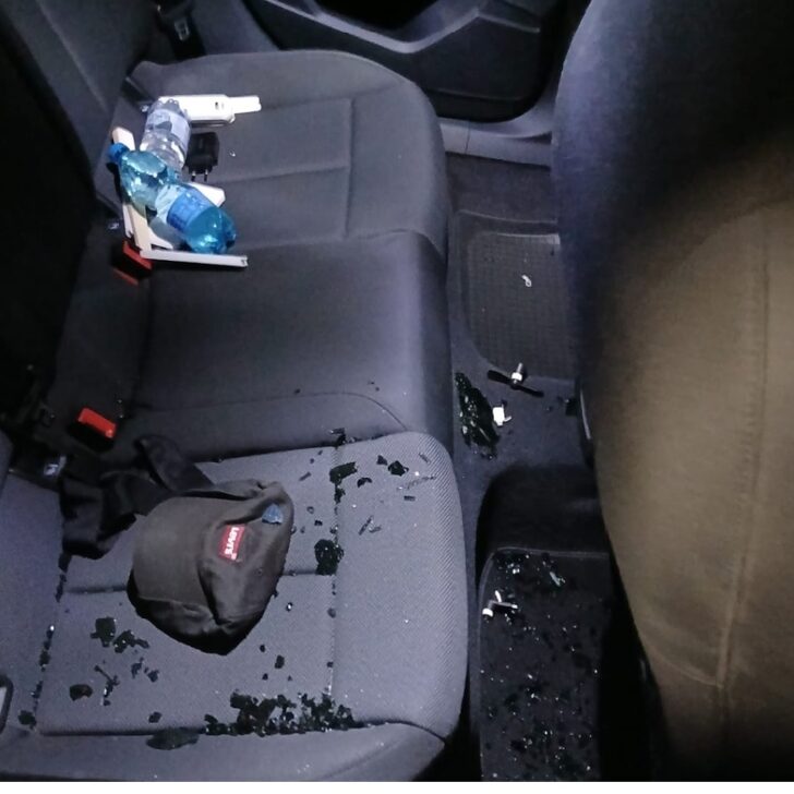 Finestrini spaccati e fiancate rigate: furti e danni su auto parcheggiate