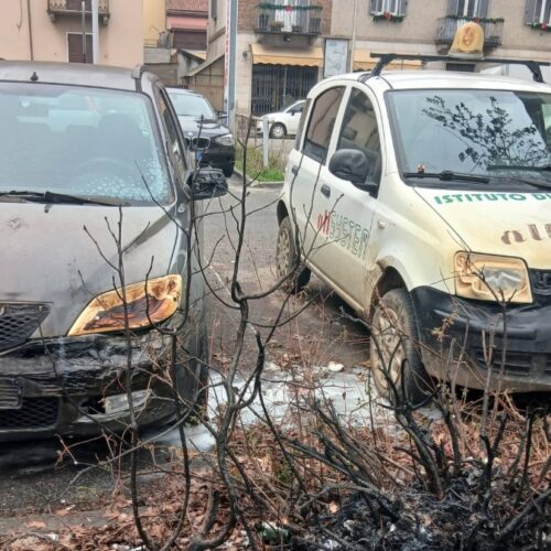Incendio danneggia auto parcheggiate in corso Acqui, al quartiere Cristo di Alessandria 