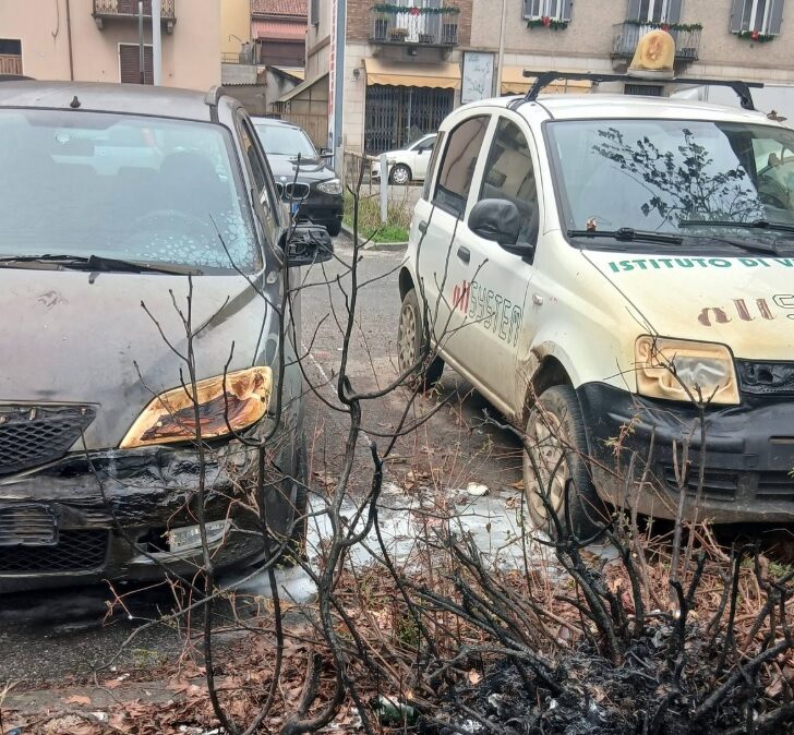 Incendio danneggia auto parcheggiate in corso Acqui, al quartiere Cristo di Alessandria 