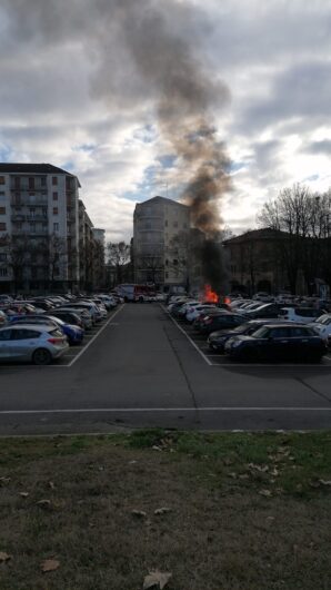 Auto in fiamme in piazza Gobetti, intervento dei Vigili del Fuoco ad Alessandria