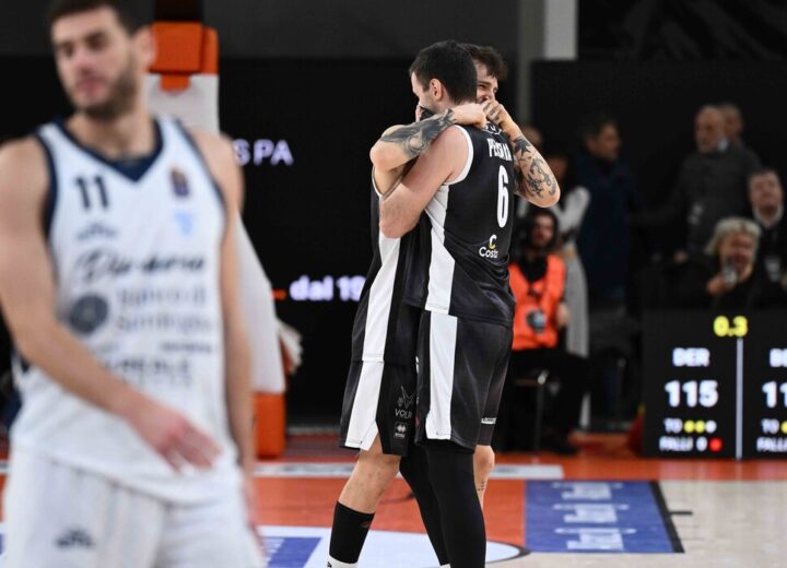Bertram Derthona piega Sassari dopo due overtime: gioia bianconera alla Nova Arena