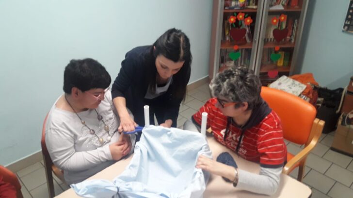 I ragazzi del centro Sole Luna in aiuto al gattile Panciaallegra: “Così abbiamo scoperto di essere utili”