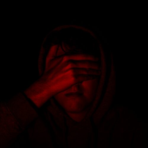 Benessere psicologico dei piemontesi minacciato da problemi economici. Giovani turbati da solitudine