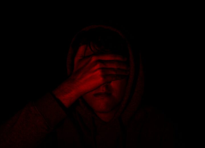 Benessere psicologico dei piemontesi minacciato da problemi economici. Giovani turbati da solitudine