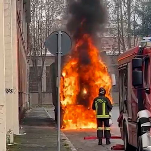 Il [VIDEO] del camion in fiamme in via Sauro ad Alessandria