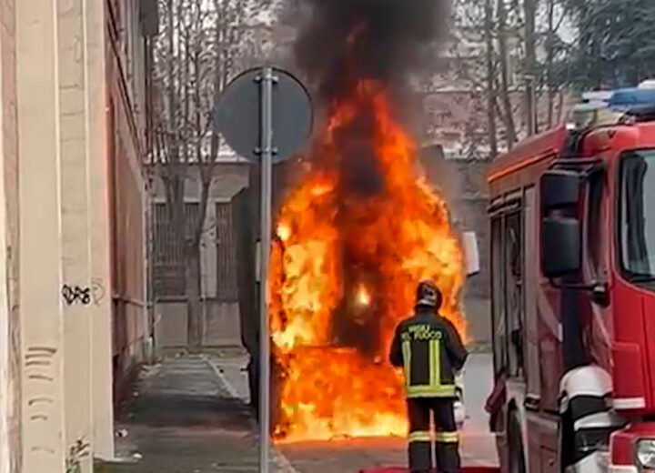 Il [VIDEO] del camion in fiamme in via Sauro ad Alessandria