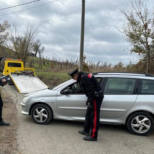 Fugge all’alt dei Carabinieri: per l’automobilista scattano denuncia, sequestro dell’auto e maxi multa