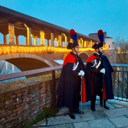Controlli straordinari nel centro di Pavia. Carabinieri anche in Grande Uniforme Storica