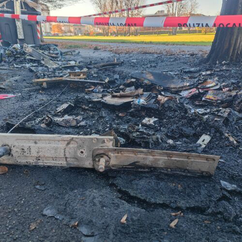 Cassonetti in fiamme in via Sacco, al quartiere Cristo di Alessandria