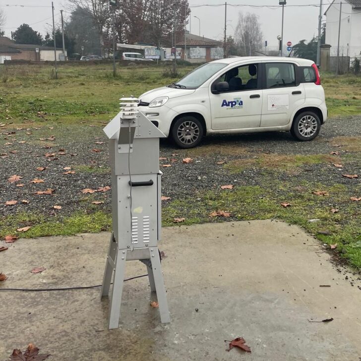 Incendio Casal Cermelli: le segnalazioni dei cittadini sull’aria “insopportabile, anche con le finestre chiuse”
