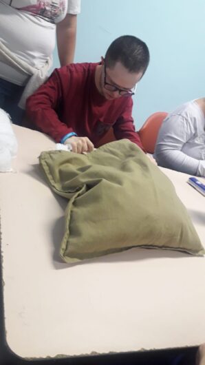 I ragazzi del centro Sole Luna in aiuto al gattile Panciaallegra: “Così abbiamo scoperto di essere utili”