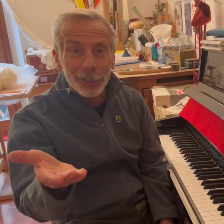 Aspettando il Watch party al Tartara: Giovanni Storti canta “Bohemian Rapsody” e fa il tifo per PierC