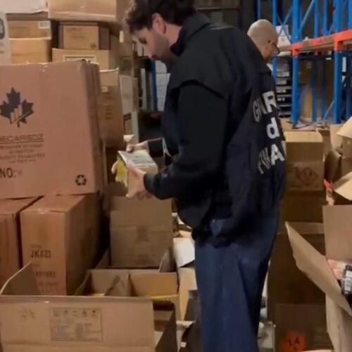 Guardia di Finanza sequestra 3 tonnellate di botti. Depositi senza sicurezza tra Torino e provincia