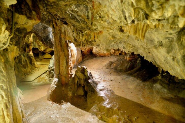 I magnifici colori del ventre della terra: la grotta dei Dossi a Villanova Mondovì – Piemonte da Scoprire