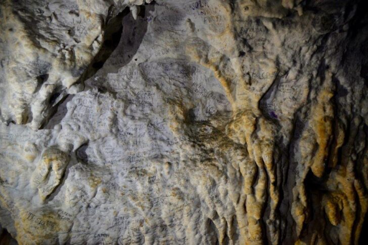 I magnifici colori del ventre della terra: la grotta dei Dossi a Villanova Mondovì – Piemonte da Scoprire