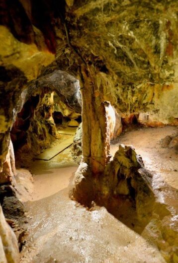 I magnifici colori del ventre della terra: la grotta dei Dossi a Villanova Mondovì – Piemonte da Scoprire