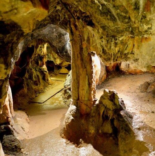 I magnifici colori del ventre della terra: la grotta dei Dossi a Villanova Mondovì – Piemonte da Scoprire